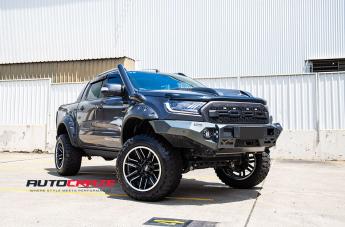 FORD RANGER MO202 GLOSS BLACK MACHINED CENTER WITH CHROME LIP